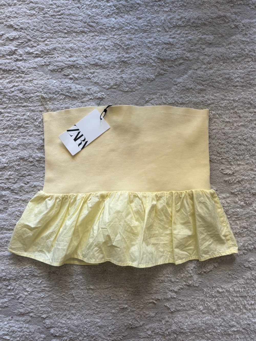 NWT Zara bandeau tube top featuring a ruffled hem Size L